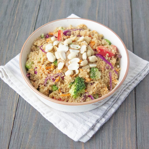 Ensalada de quinoa con aderezo de almendra - Estado Natural