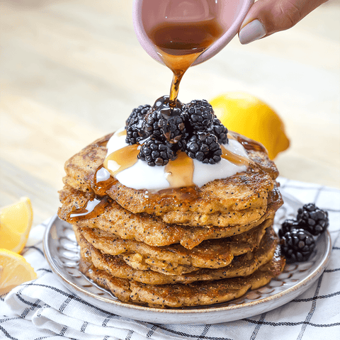 Hot cakes de limón con semillas de amapola - Estado Natural