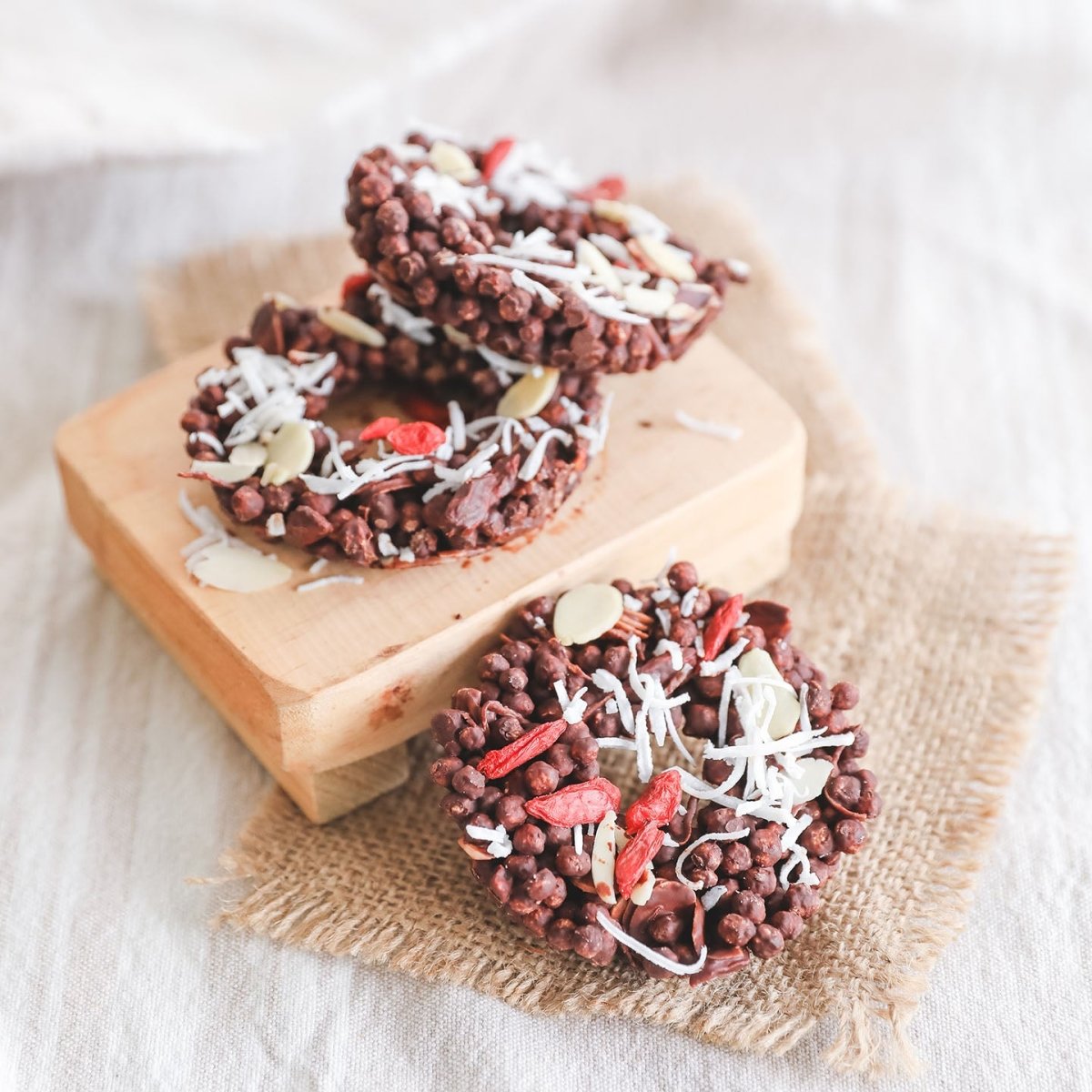 Donas de Quinoa Inflada con Cacao – Estado Natural